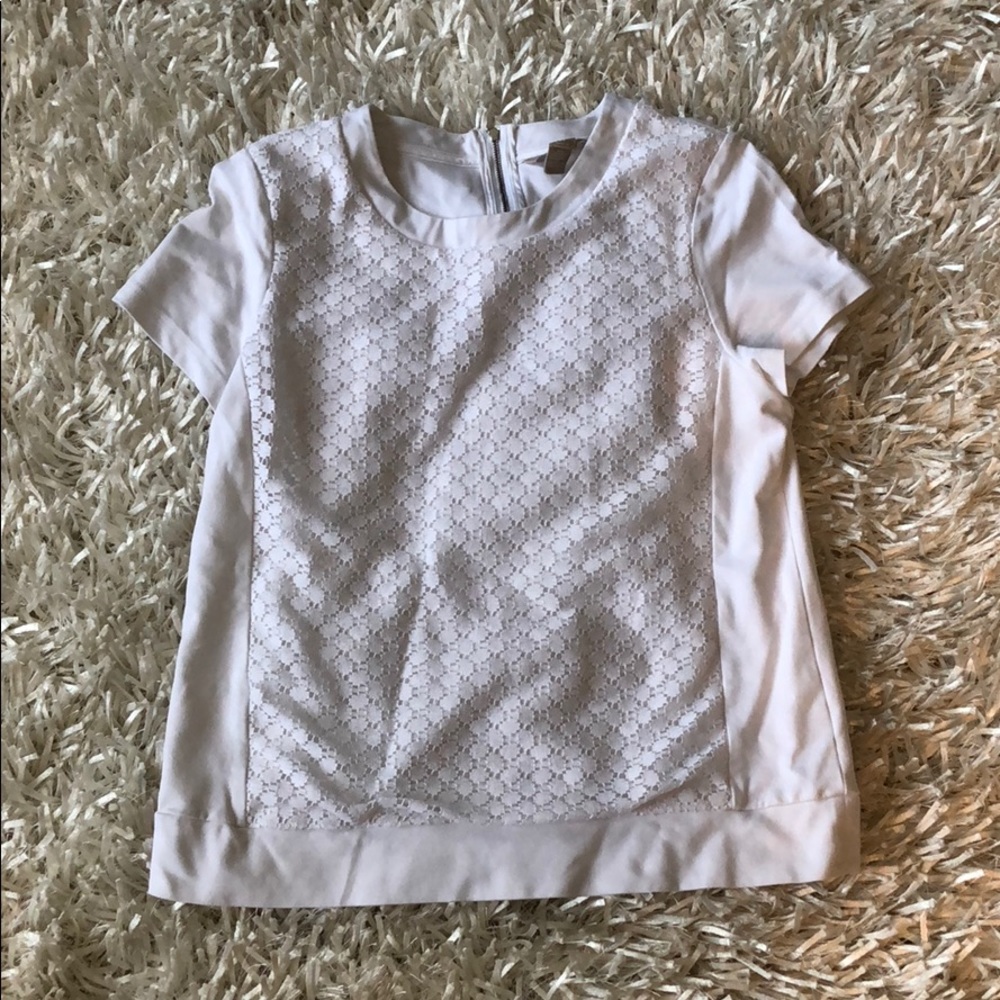 White banana republic top with stitching detail